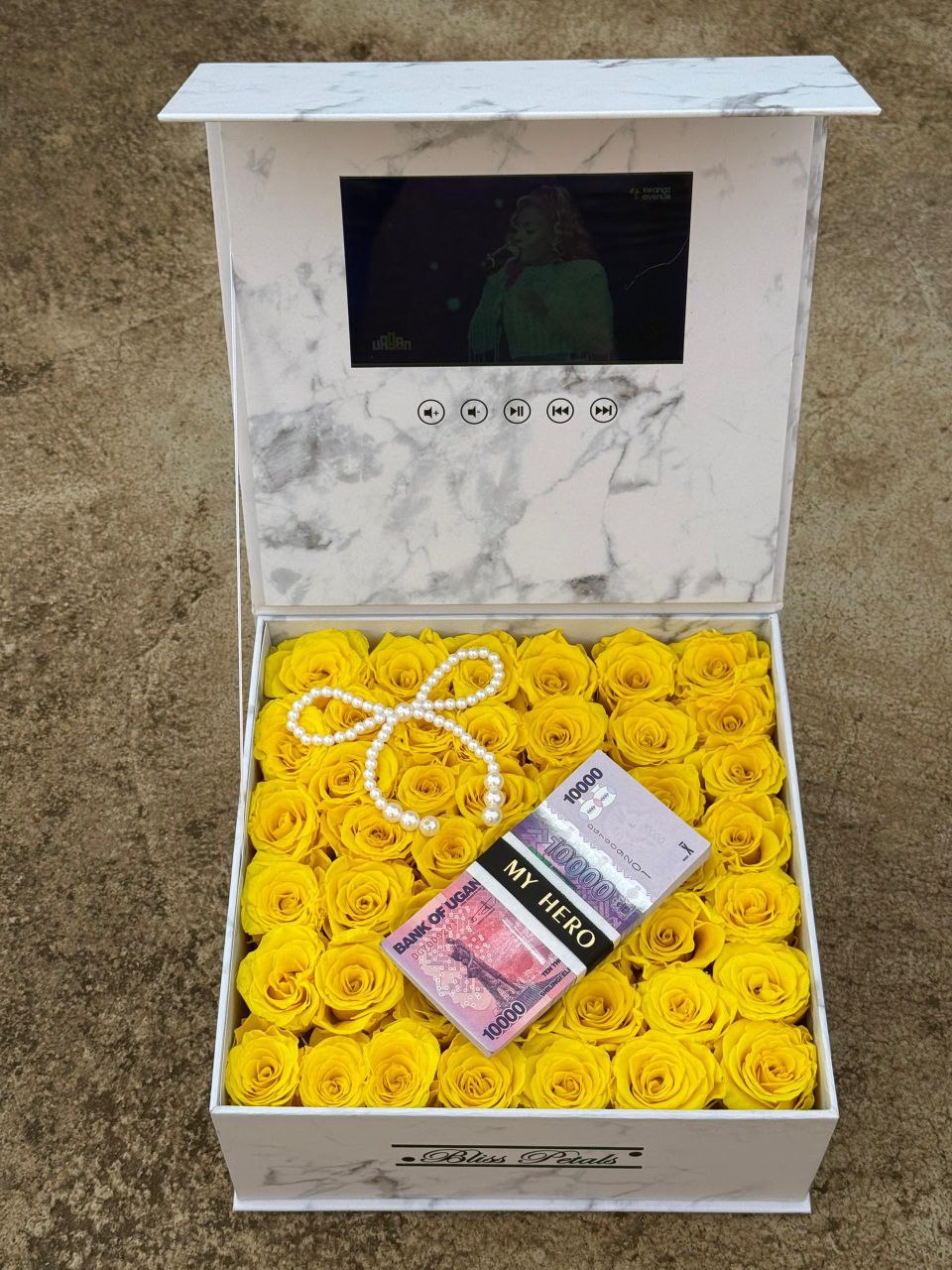 Golden Honor Rose Box